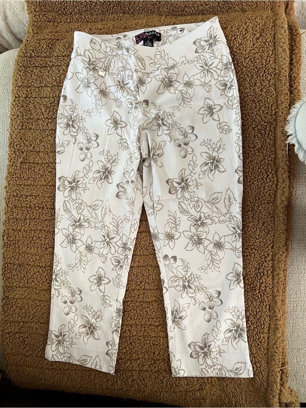 Peck & Peck White capri Pants with Taupe Floral Print